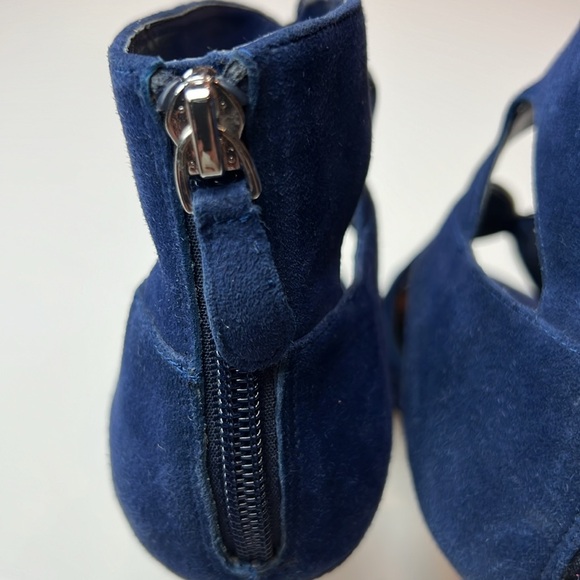 💙WHITE HOUSE BLACK MARKET BLUE VELVET ZIP UP BACK 4.5” HEELS SIZE 7 MEDIUM💙 - Picture 12 of 16